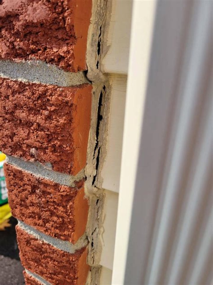 Gap between Cobble Wall and Glass